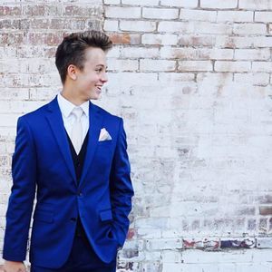 Meet your Posher, Avery